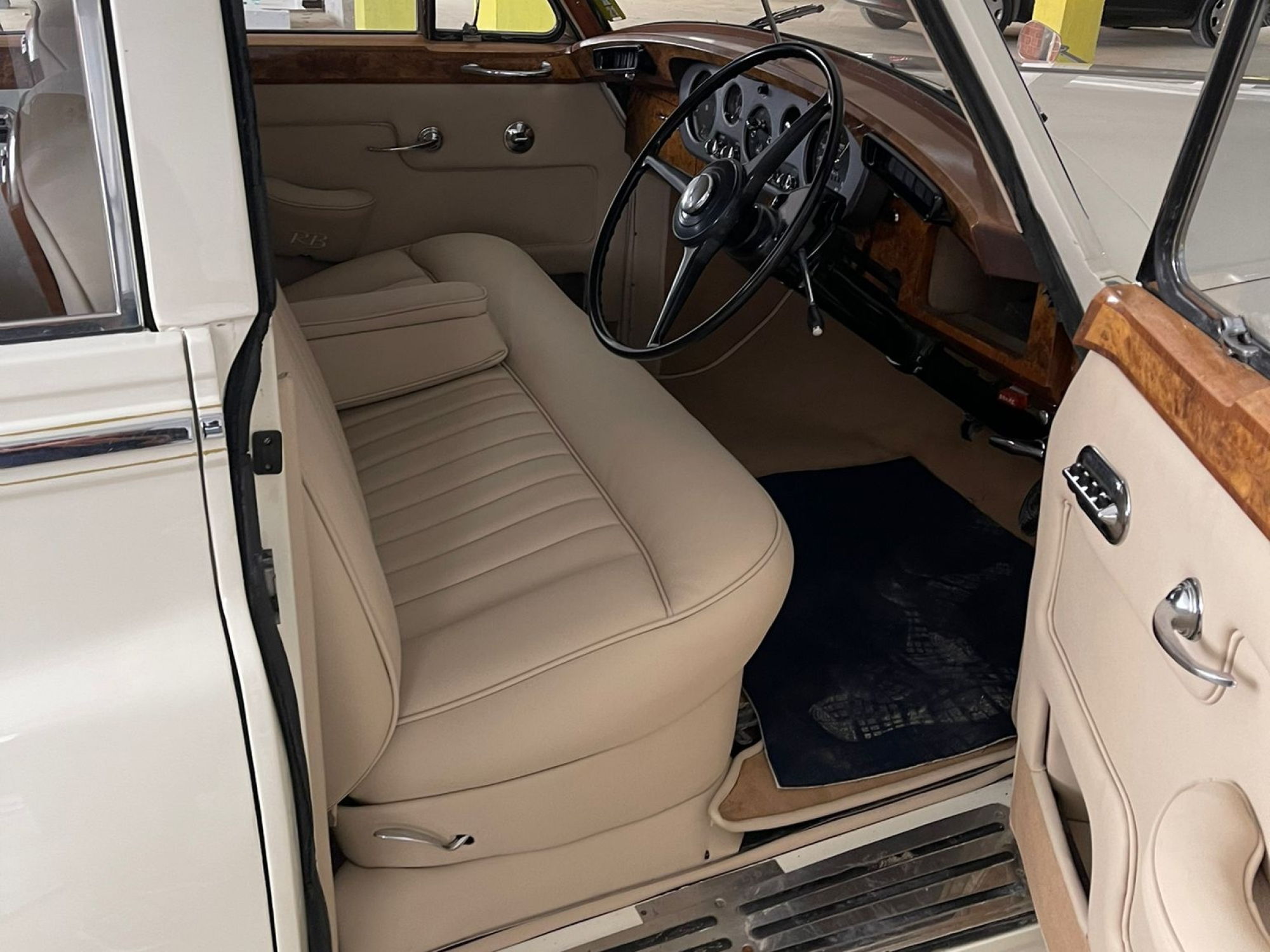 bentley-s2 interior image5